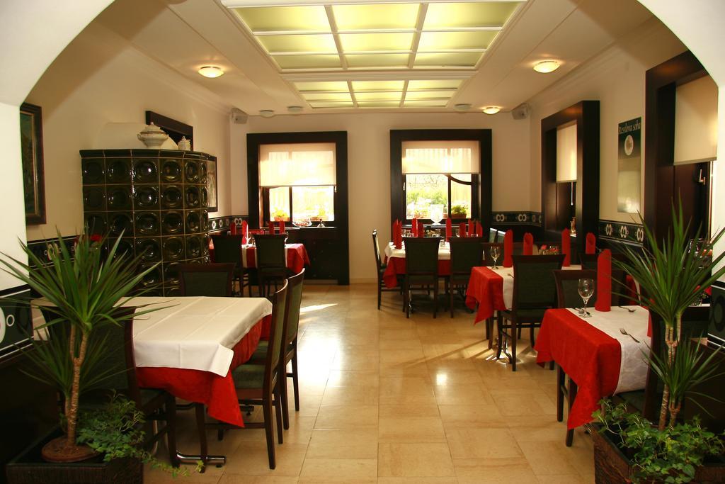 מלון Kostanjevica na Krki Gostilna Zolnir מראה חיצוני תמונה